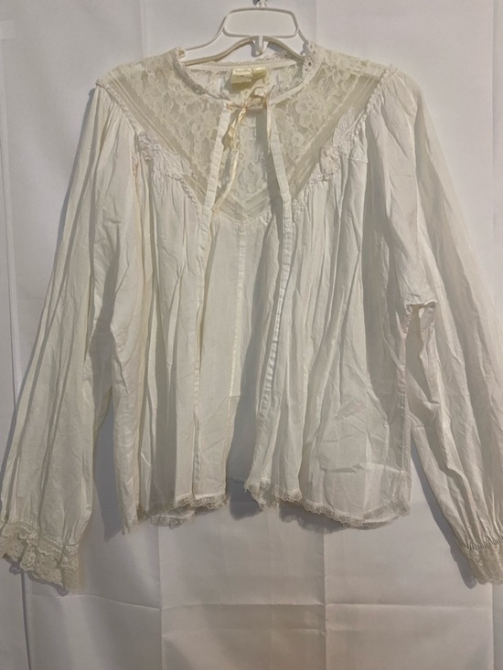 Victoria's Secret Tops - Women’s Victoria's Secret White Lace Yoke Peasant Blouse (Sleep)
